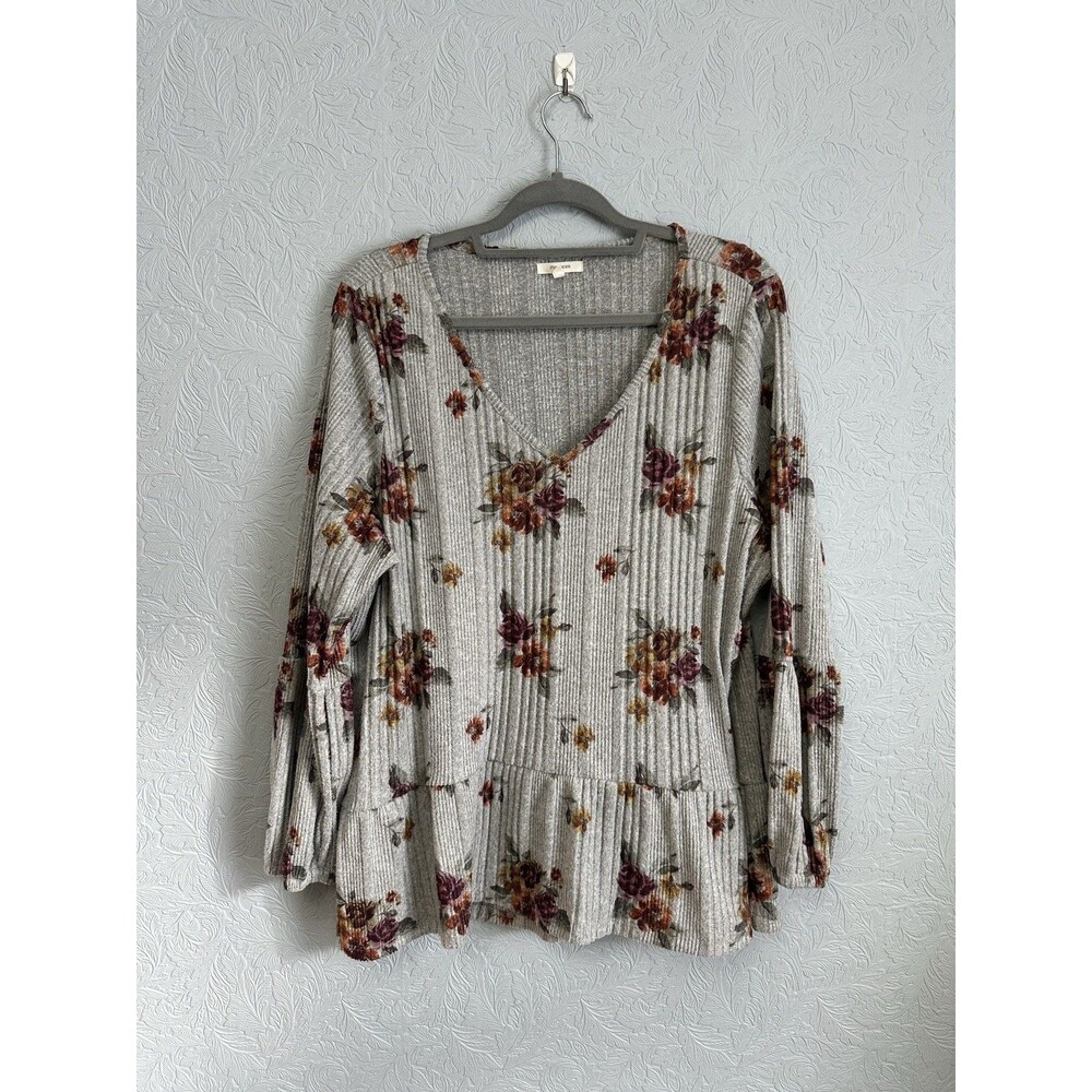Maurices Size 2X V Neck Top A24